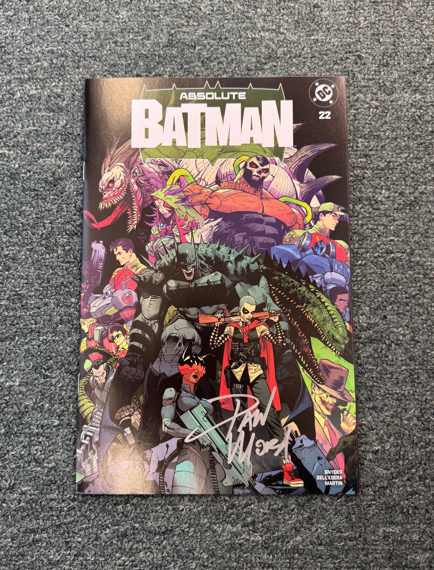 Absolute Batman #22 Avenida Cómic Dan Mora Signed Exclusive w/ COA